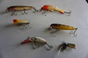lot 345 image: Fishing Lures...Tantalizer Jointed 6638 Shakespeare, Kautzky Lazy Ike, Creek Chub Pikie, Flying Popper, Heddon Yellow Shore Zara Spook Etc.