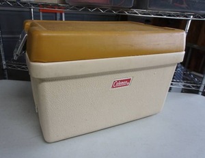 lot 348 image: Vintage 1970s Poly-lite Coleman Cooler Removable Lid Metal Latches Drain Spout...
