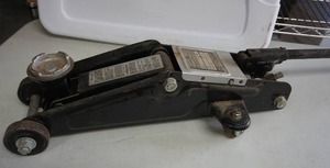 lot 351 image: Garage Floor Jack Sears 3300 lb.