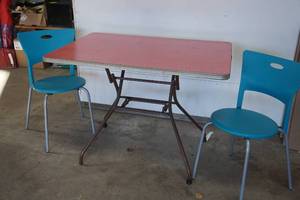 lot 363 image: Vintage Retro Folding Leg Table and Two Chairs