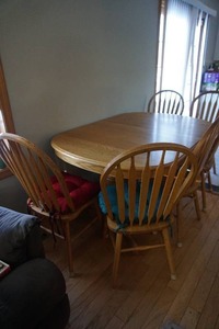 lot 368 image: Solid Oak Kitchen Table and Six Chairs