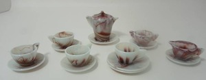 lot 18 image: Antique 1930s AKRO AGATE PLAYTIME #132 OXBLOOD GLASS CHILDS TOY TEA SET...