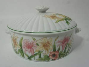 lot 35 image: Beautiful Vintage Shafford Jade Lily Porcelain Casserole Dish WLid...