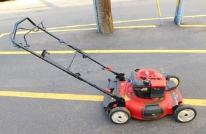lot 3 image: Toro 22 Recycler Self-Propelled Lawn Mower with Personal Pace Self Propel system