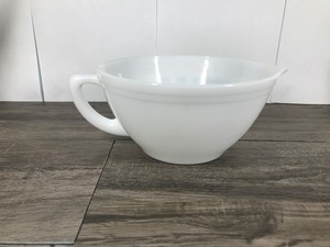 lot 42 image: Vintage Advertisement Federal Milk Glass Batter Bowl - Farmers Oil Co.
