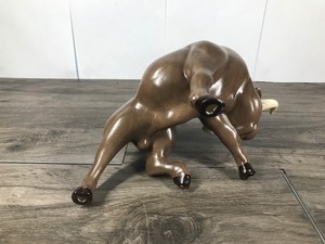 lot 44 image: Vintage Ceramic Bull