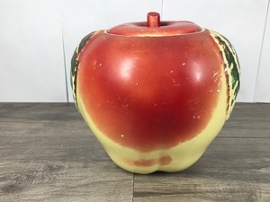 lot 45 image: Vintage 1940S Apple Cookie Jar By Taylor, Smith and Taylor TS&T