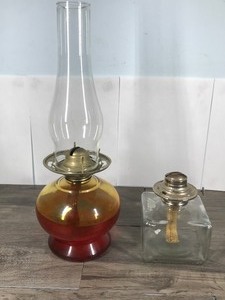 lot 49 image: 2 - Vintage Oil Lamps