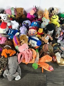 lot 77 image: Lot of Plush Toys - Beanie Babies, Harry Potter, Silly Slammers, Warner Brothers Scooby Doo, Lumpys Bean Bags and More