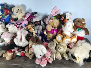 lot 79 image: 2 - Large Totes of Stuffed Animals