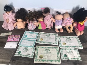 lot 84 image: 8 - Cabbage Patch Dolls