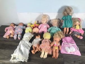 lot 85 image: Lot of 12 Dolls