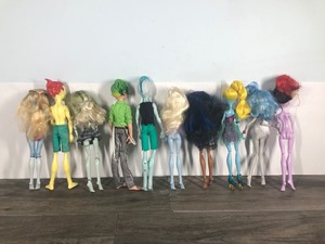 lot 87 image: Lot of 10 Monster High Dolls