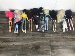 lot 88 image: Lot of 10 Monster High Dolls