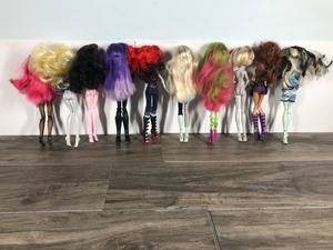 lot 89 image: Lot of 10 Monster High Dolls