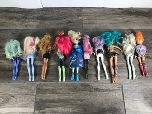 lot 91 image: Lot of 10 Monster High Dolls