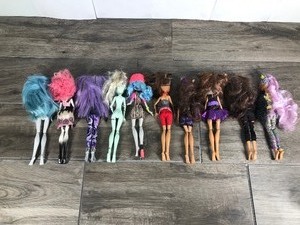 lot 92 image: Lot of 10 Monster High Dolls