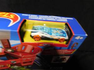 lot 160 image: New Hot Wheels city Dine  & Dash