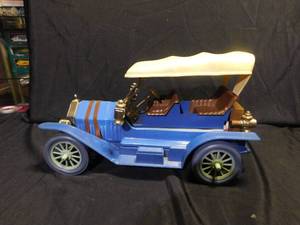 lot 164 image: The 1909 Thomas Flyer  Jim Beam decanter