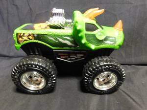 lot 165 image: Dinasaur battery operated monster truck