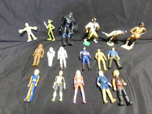 lot 169 image: Lot of character toys