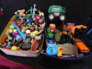 lot 173 image: 2 Boxes of toys