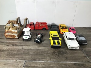lot 106 image: Lot of Collectible Die Cast Trucks & Cars