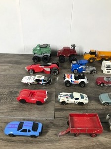 lot 108 image: Lot of Collectible Die Cast Cars & More