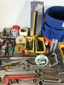 lot 352 image: Lot of Tools