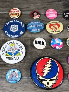 lot 380 image: Lot of Collectible Buttons & 1 Magnet