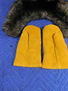 lot 224 image: New hat and leather mitts