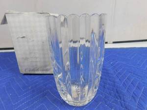 lot 240 image: Celebrate lead crystal barrel vase