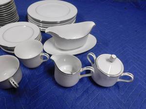 lot 251 image: Grace fine china (Concerto)
