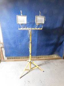 lot 291 image: Shop lights on stand