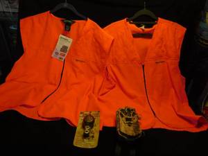 lot 304 image: 2 Remington vests, tree cameras and ring-a-bell for tip-ups