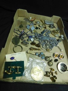 lot 319 image: Flat of Mens jewelry