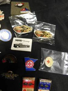 lot 326 image: Lot of advertisement pins
