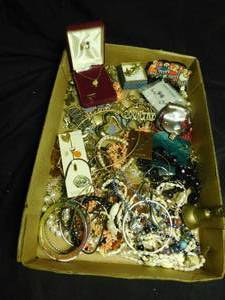 lot 328 image: Flat of jewelry