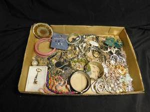 lot 330 image: Flat of jewelry and vintage powder box
