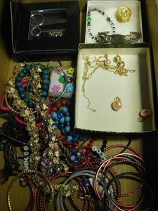 lot 340 image: Flat of jewelry