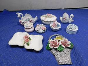 lot 345 image: Floral powder box, trinket boxes, and more