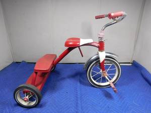 lot 346 image: Radio Flyer tricycle