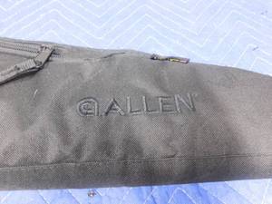 lot 405 image: Canvas padded gun case with ammo pockets and a new gun lock