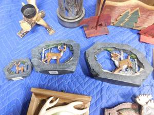 lot 411 image: Lot of woodsy cabin decor