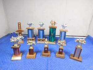 lot 415 image: 10 Vintage snowmobile trophies