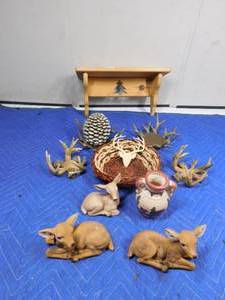 lot 418 image: Deer decor and basket and shelf