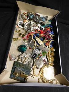 lot 447 image: Flat of jewelry