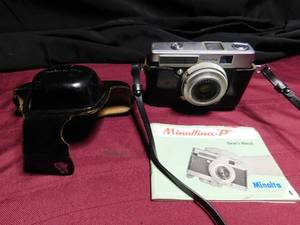 lot 450 image: Vintage Minolta camera with manual