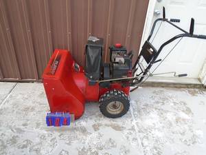 lot 104 image: Murray 524 snow blower. Used condition. Tested & works. As shown.