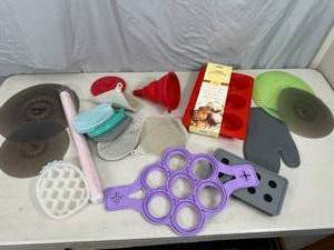 New Assorted High Temp Silicone Kitchen Items and Bakeware